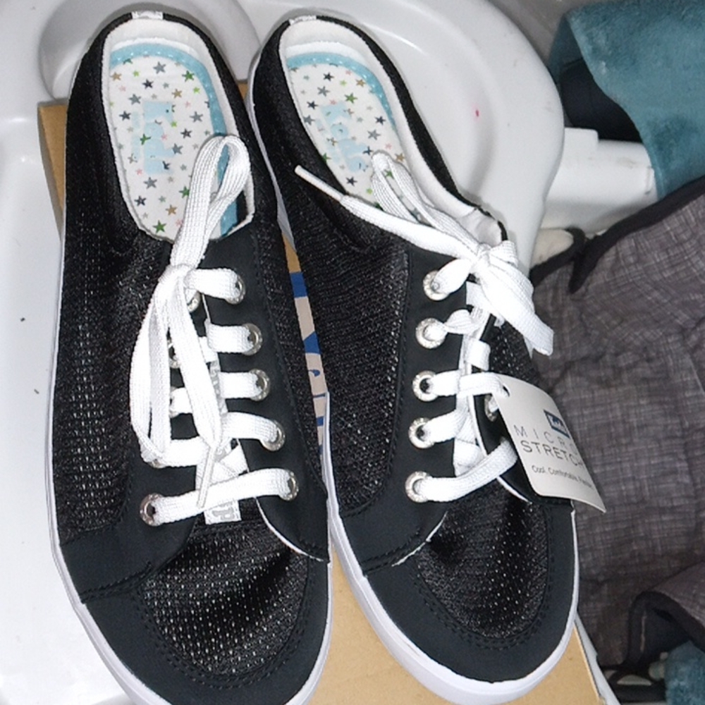 Keds est 1916 size 9 new in Box Slip on